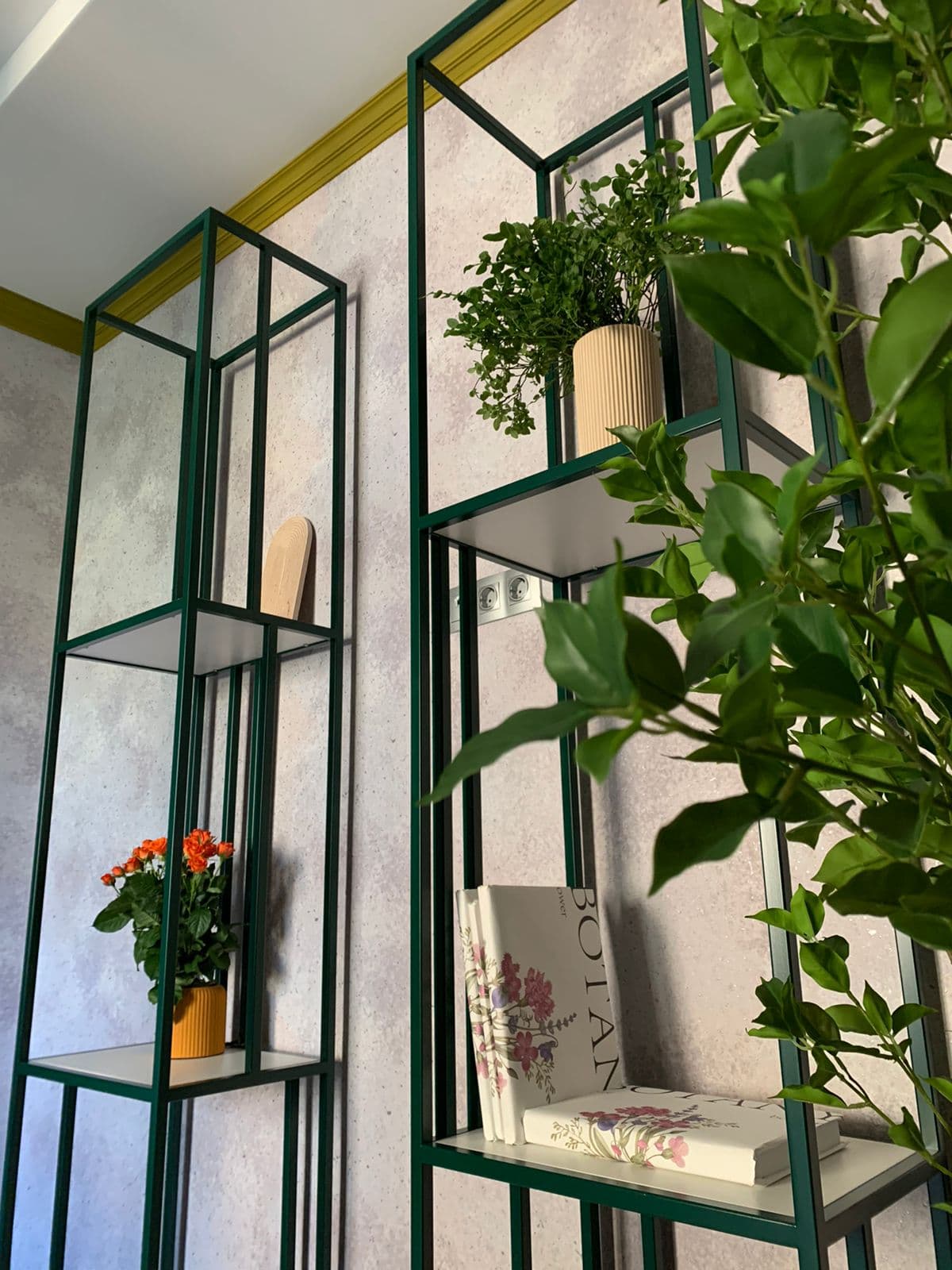 About secondary image